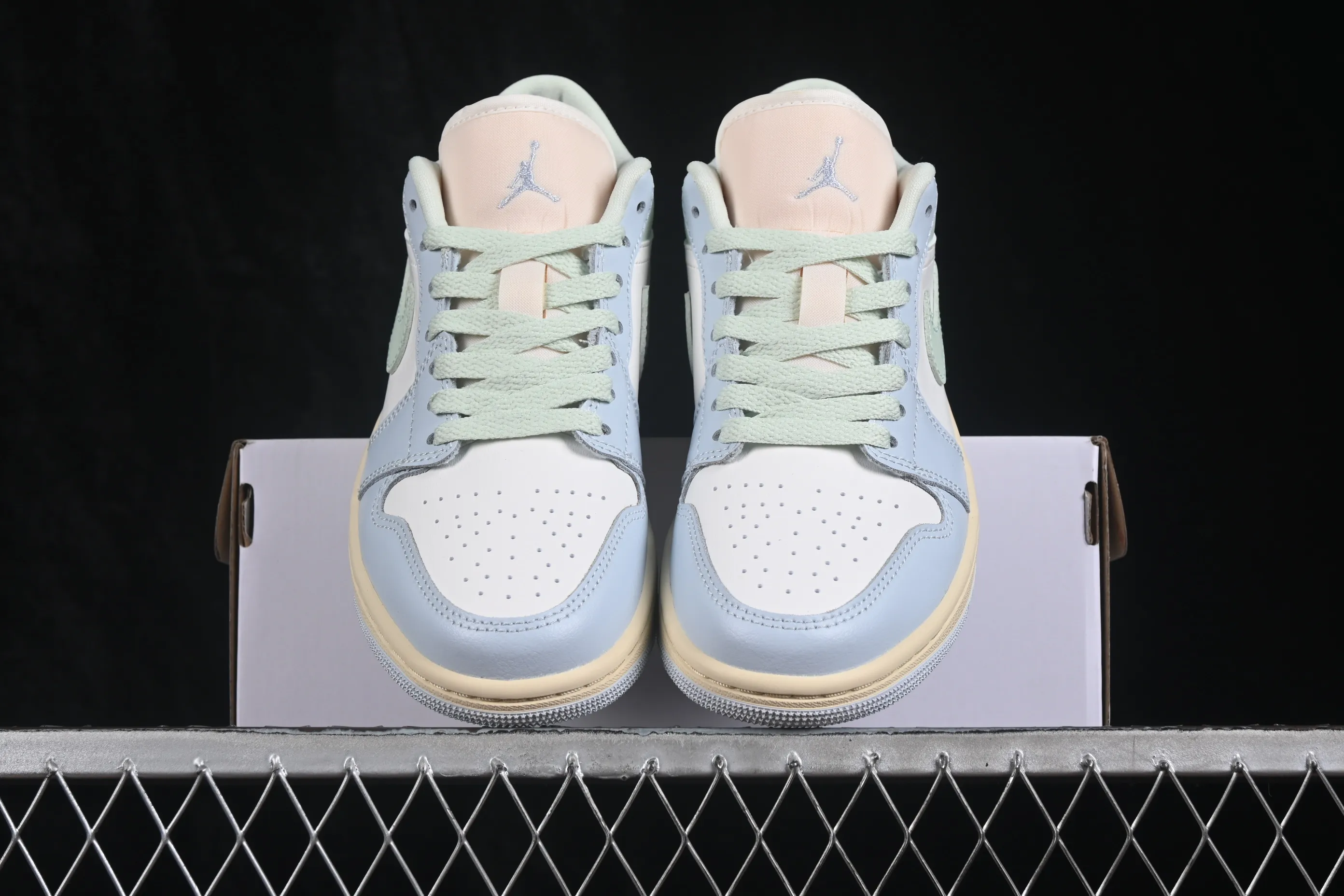 All categories Air Jordan Jordan series basketball shoes Air Jordan 1 Low G version pure original Air Jordan 1 Low AJ1 Joe 1 light blue color matching low-top cultural casual sneakers DC0774-108
